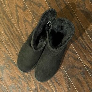 Cat & Jack Black Textured Sole Boots